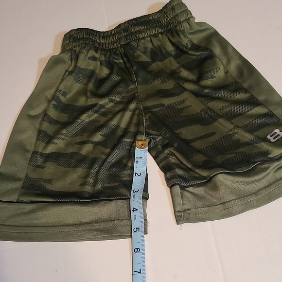 Layer 8 Camo Print Boys Athletic Shorts Size 6 EUC - Picture 7 of 9